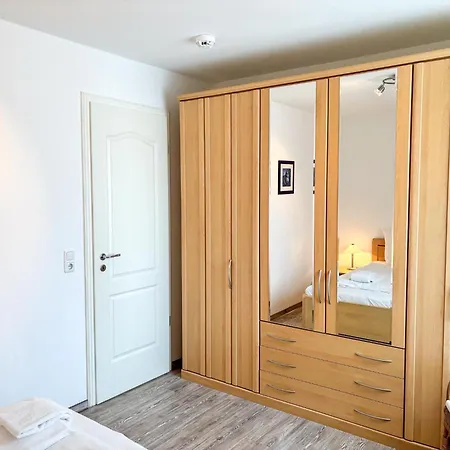 Helle In Toller Lage Mit Badewanne Und Balkon