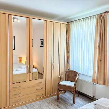 Holiday home Helle In Toller Lage Mit Badewanne Und Balkon Kuehlungsborn