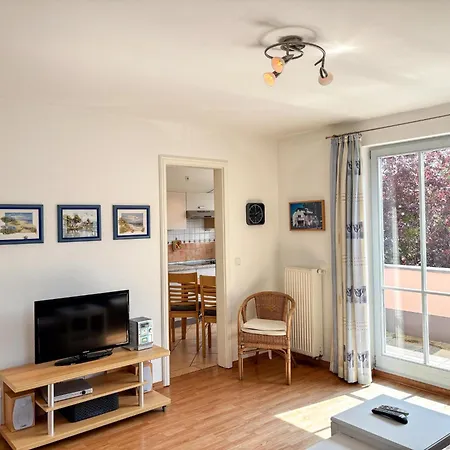 Helle In Toller Lage Mit Badewanne Und Balkon * Kuehlungsborn