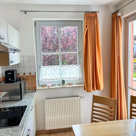 Helle In Toller Lage Mit Badewanne Und Balkon Kuehlungsborn
